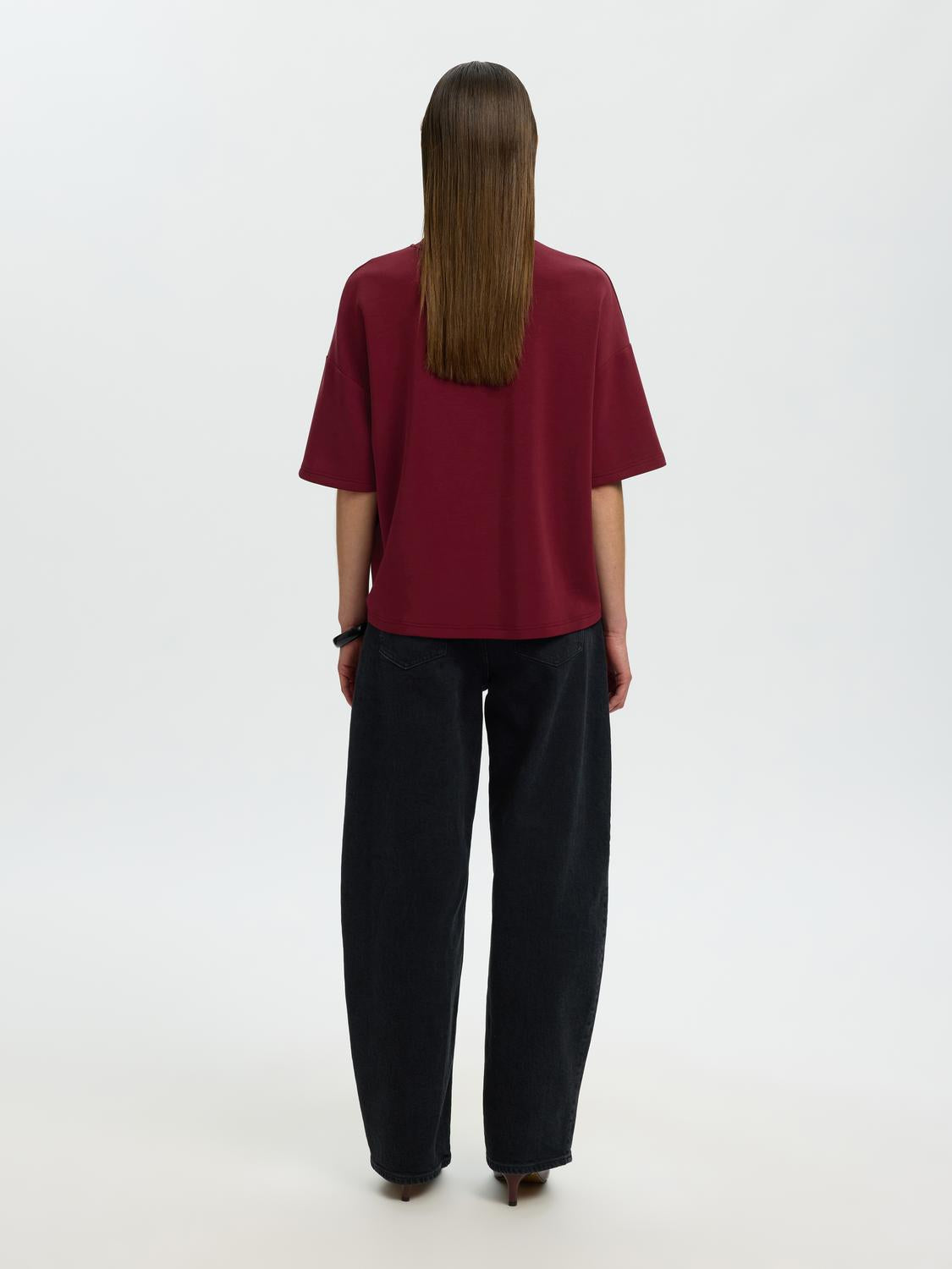 model_shot-back